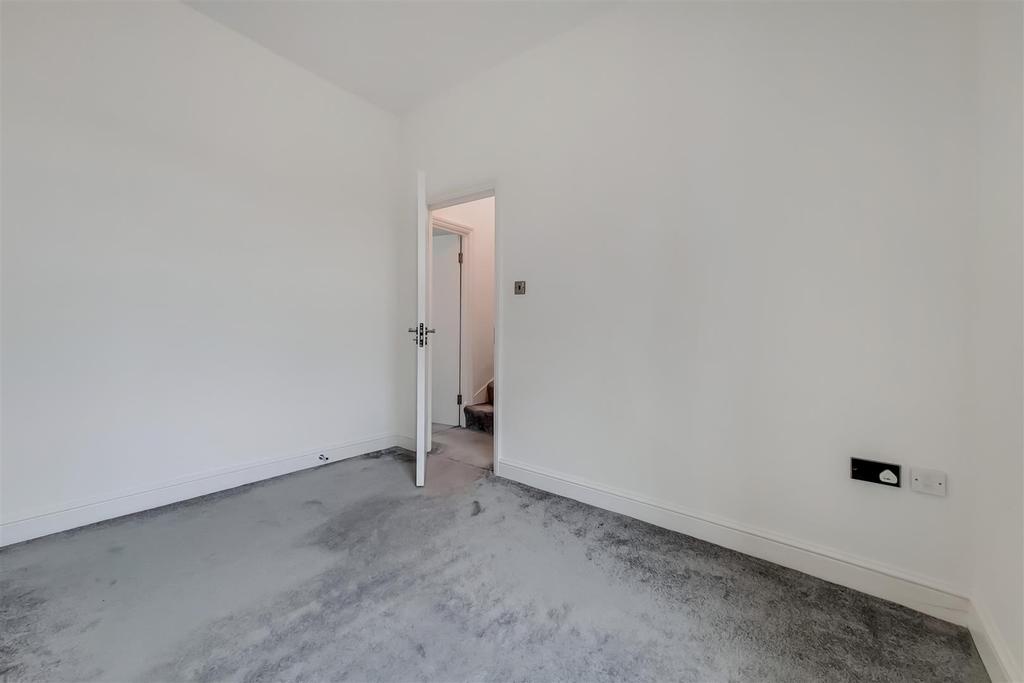 10 Bedroom 2-0.jpg
