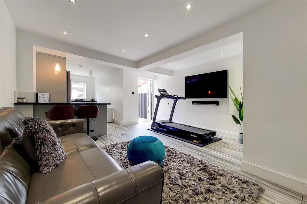 4 Dining Room-1.jpg