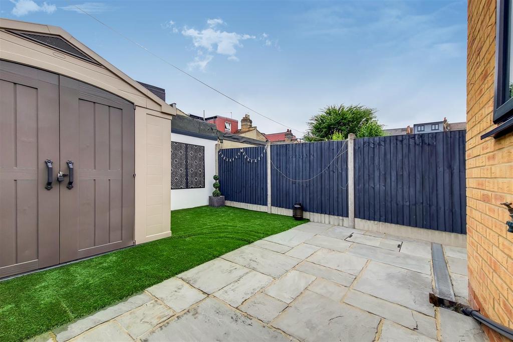 6 Patio-1.jpg