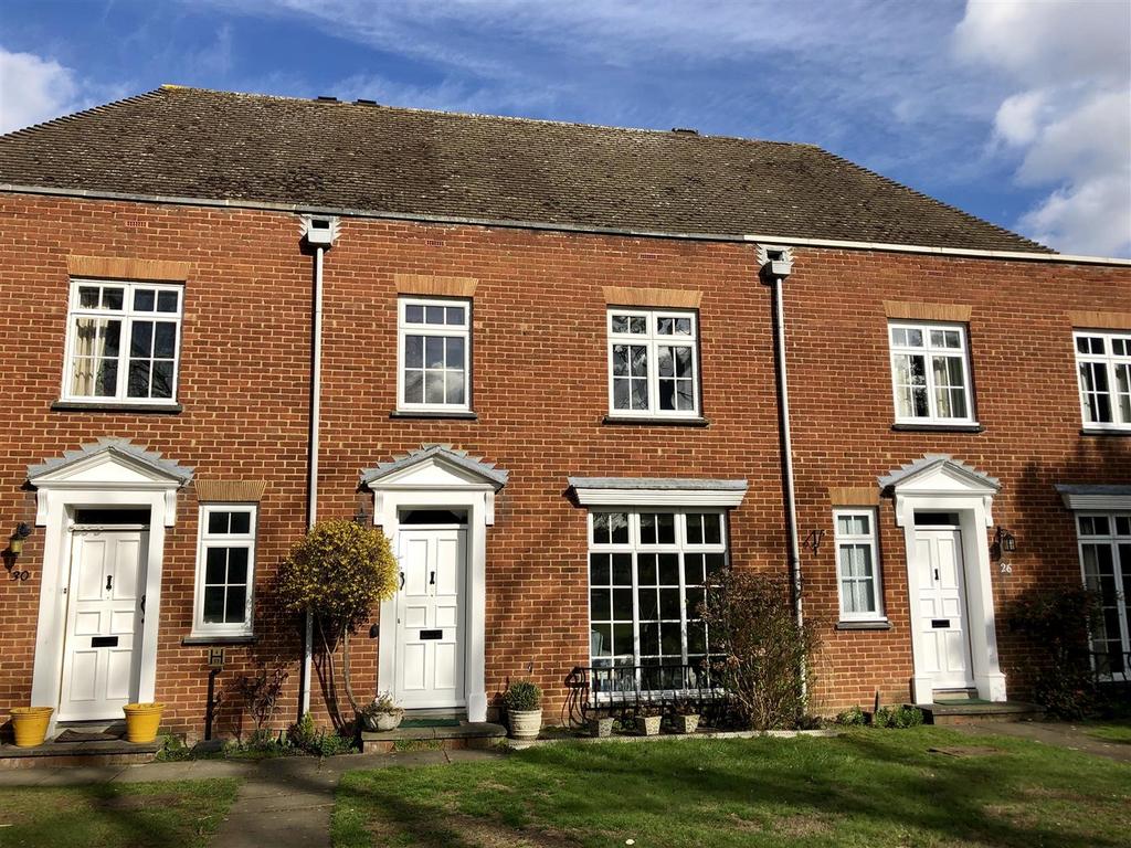 Mulberry Trees, Shepperton 3 bed terraced house £1,550 pcm (£358 pw)