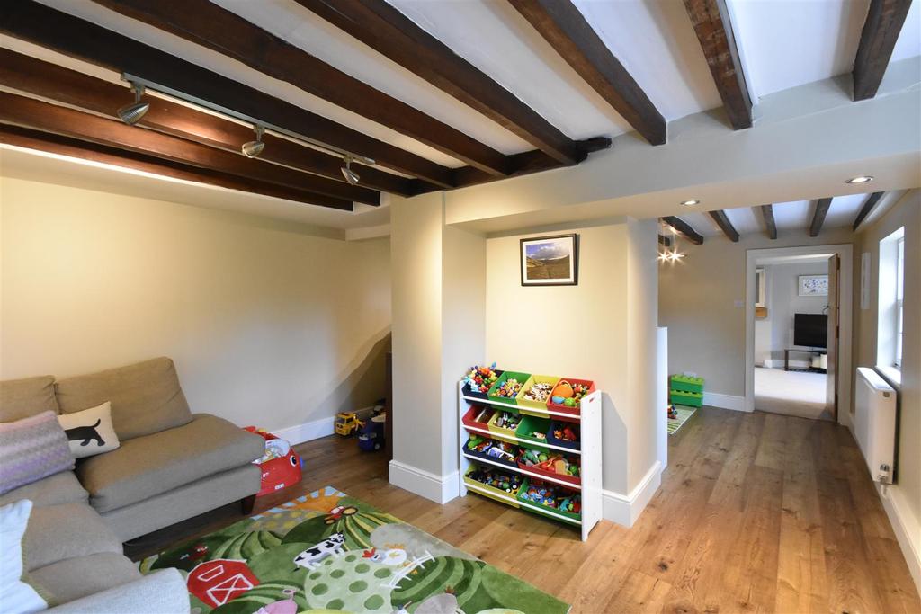Sitting room/play room