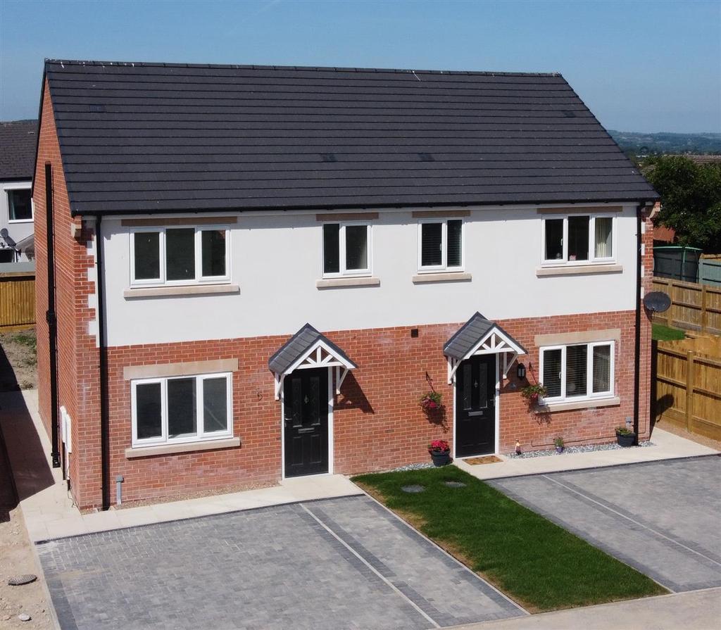 Locko Road, Lower Pilsley, Chesterfield 3 bed semidetached house £