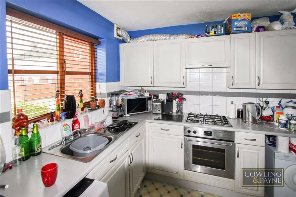 Jersey Gardens, Wickford, Essex 2 bed terraced house £950 pcm (£219 pw)