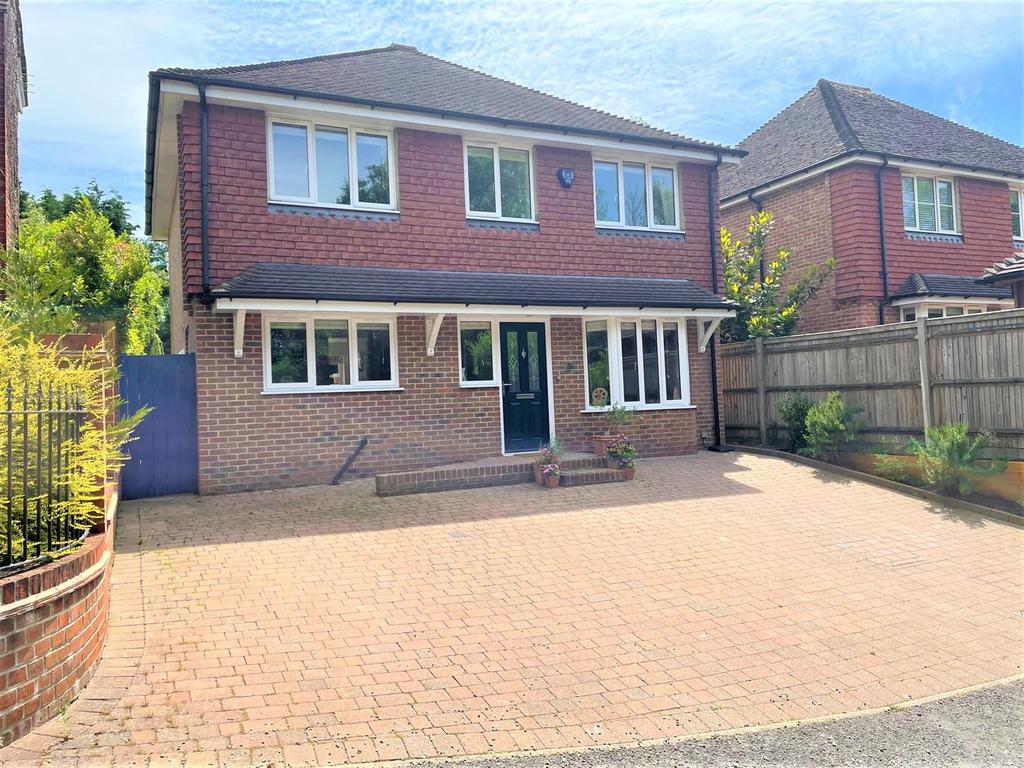 London Road, Burgess Hill 4 bed detached house for sale £575,000