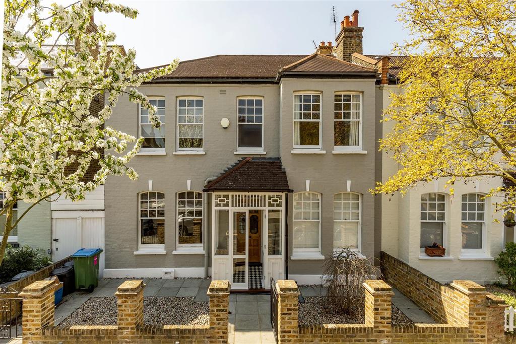 Connaught Avenue, East Sheen, SW14 4 bed semidetached house £1,800,000
