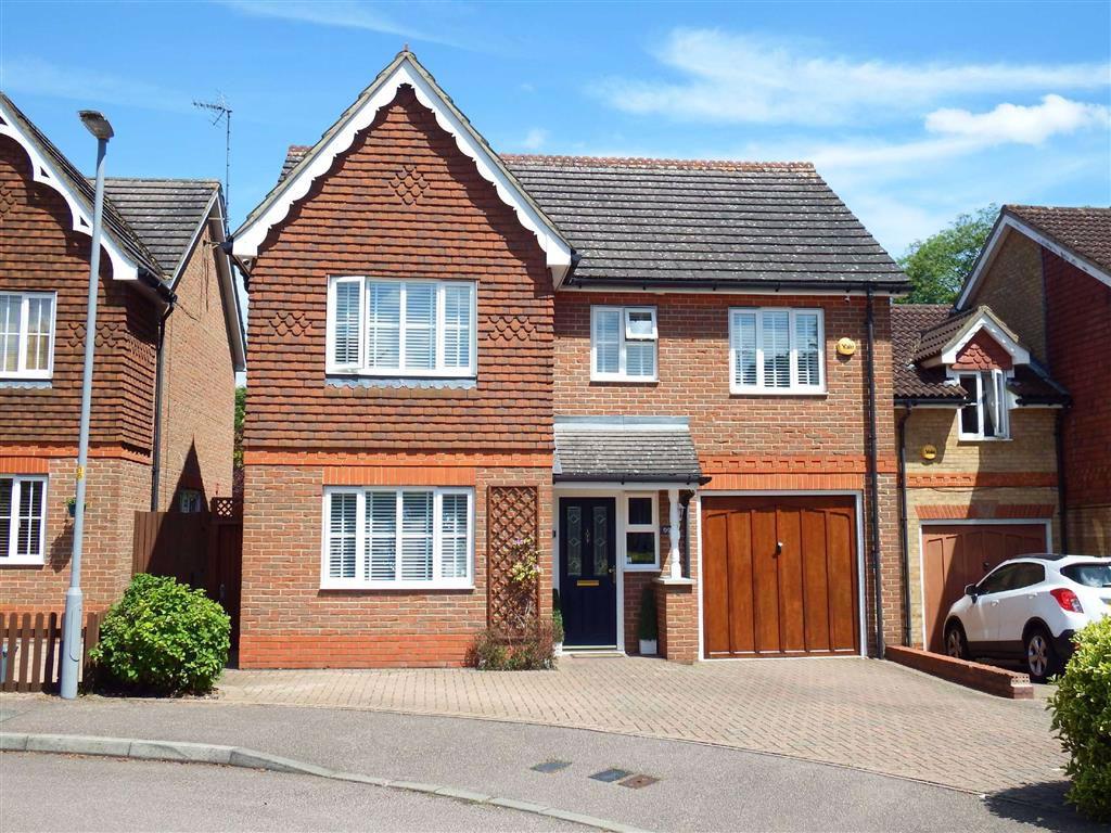 Serpentine Close, Stevenage, Hertfordshire, SG1 4 bed detached house