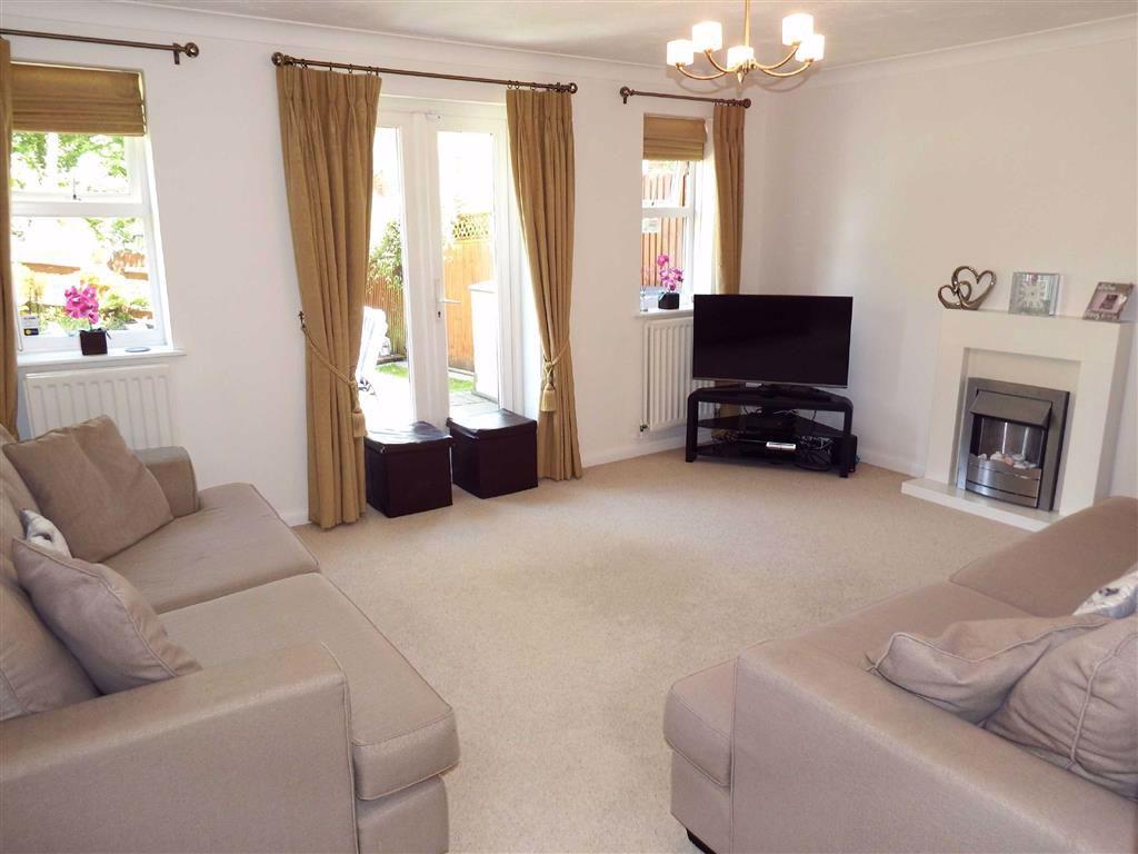Serpentine Close, Stevenage, Hertfordshire, SG1 4 bed detached house
