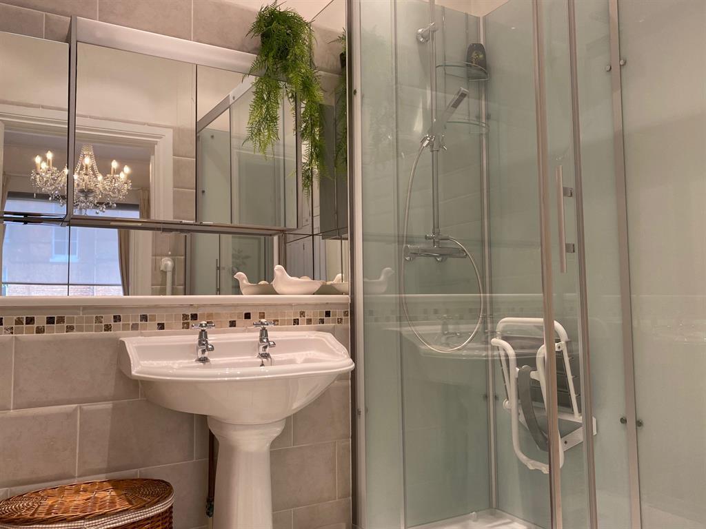 Master Ensuite