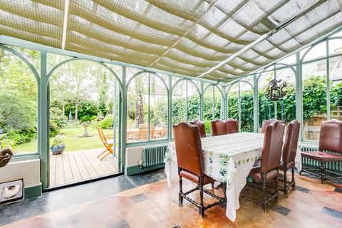 22 Berkeley Road, London, SW13 9LZ