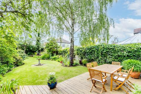 22 Berkeley Road, London, SW13 9LZ