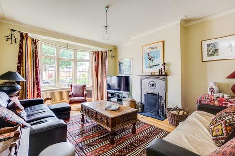 22 Berkeley Road, London, SW13 9LZ