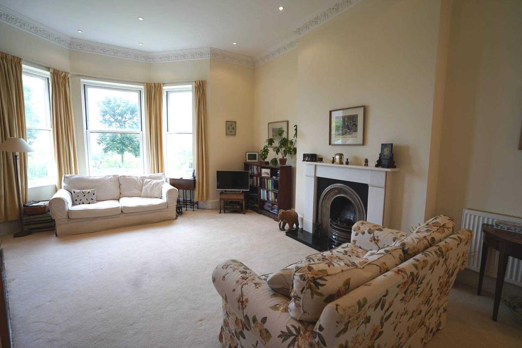 St Annes Crescent, Lewes 2 bed apartment £399,950