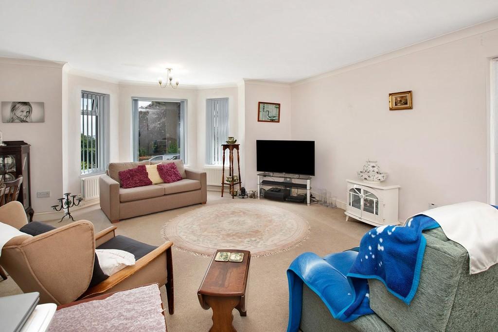 First Drive, Teignmouth 2 bed apartment £320,000