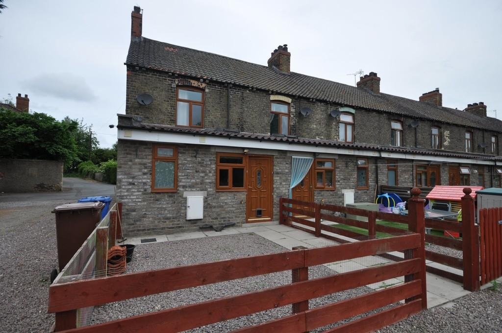 New Row, Howden Dyke, Goole 2 bed end of terrace house £500 pcm (£115 pw)