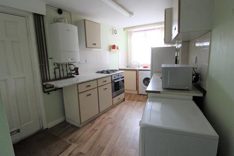 2 bedroom maisonette to rent, Fairfield Road, West Drayton