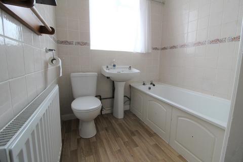 2 bedroom maisonette to rent, Fairfield Road, West Drayton
