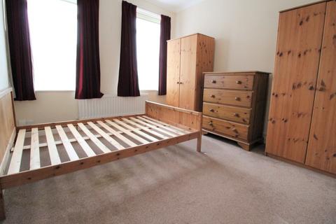 2 bedroom maisonette to rent, Fairfield Road, West Drayton