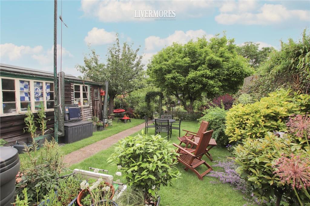 Wilmot Road, Dartford 3 bed semidetached bungalow £400,000