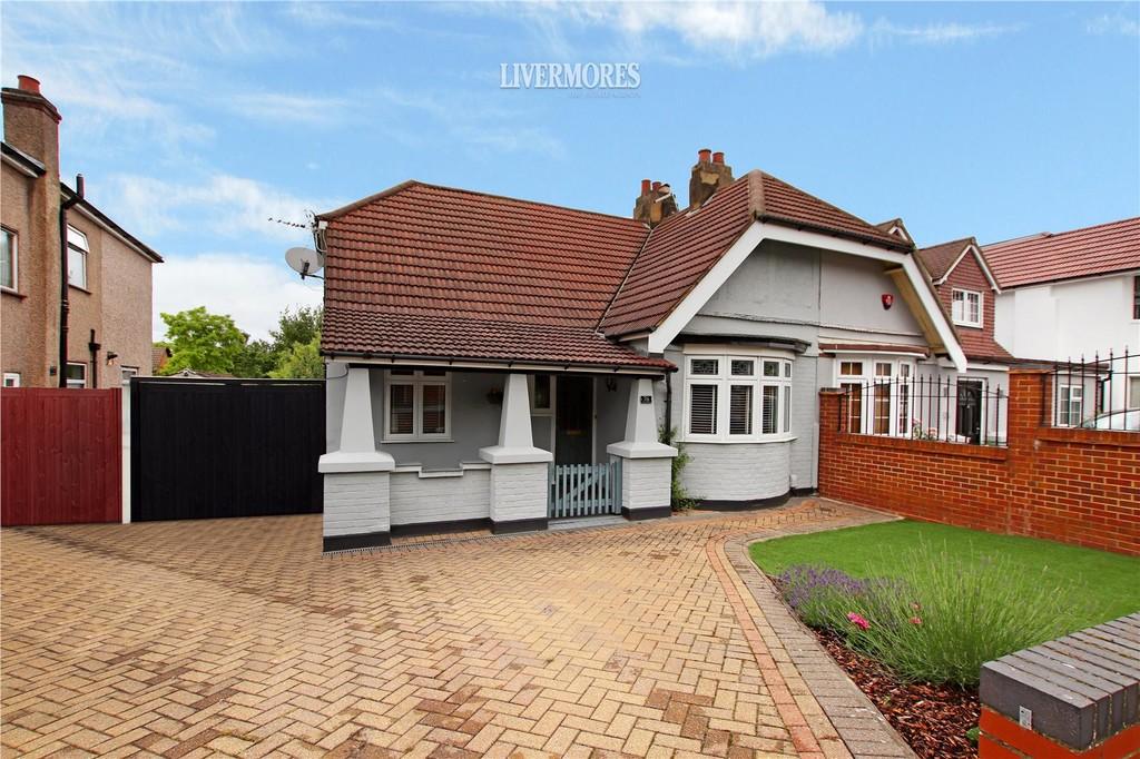 Wilmot Road, Dartford 3 bed semidetached bungalow £400,000