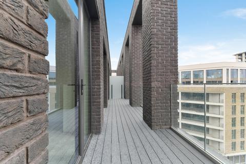 2 bedroom apartment to rent, Cutter House, Royal Wharf, London, E16