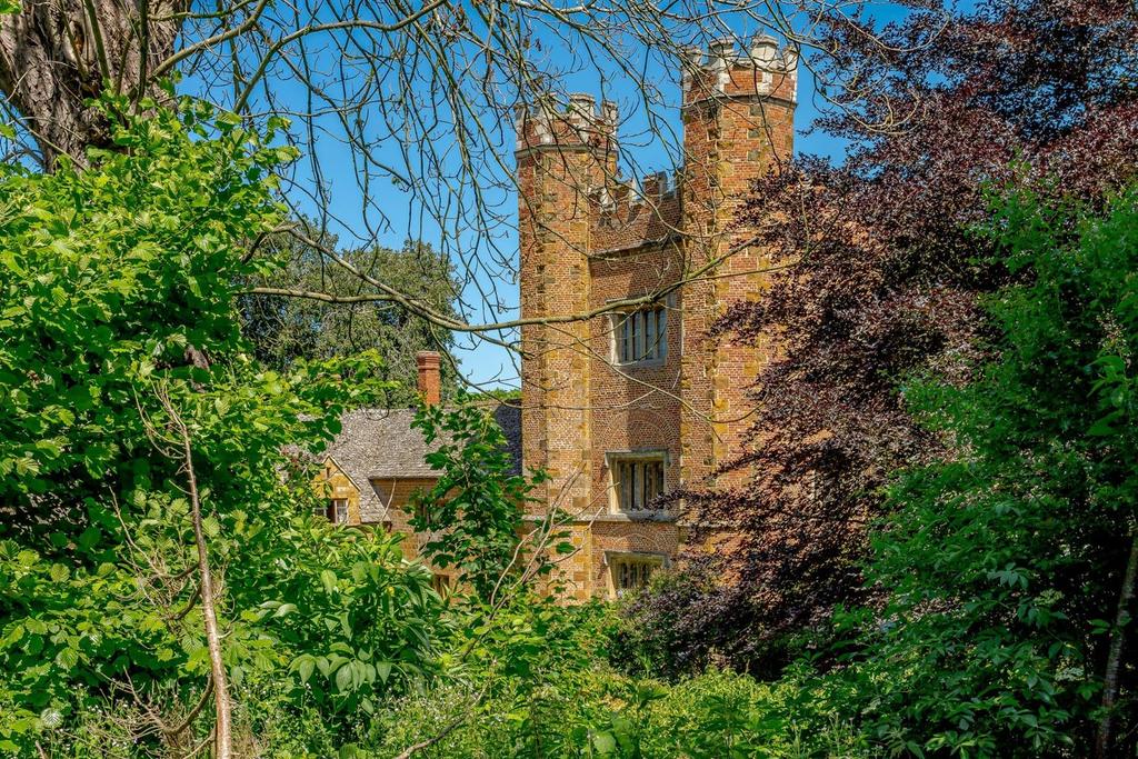 15th Century Hanwell Castle