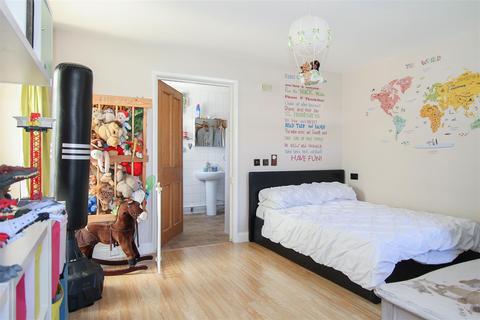 18 Fox Hatch, Kelvedon Hatch, Brentwood, CM15 0AR