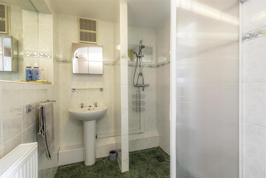 Annexe shower.jpg