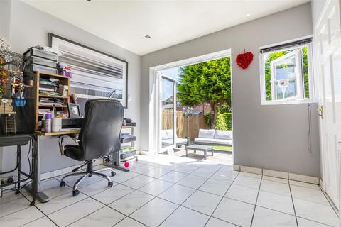 5 Warwick Road, Long Eaton, Nottingham, NG10 2EB