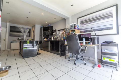 5 Warwick Road, Long Eaton, Nottingham, NG10 2EB