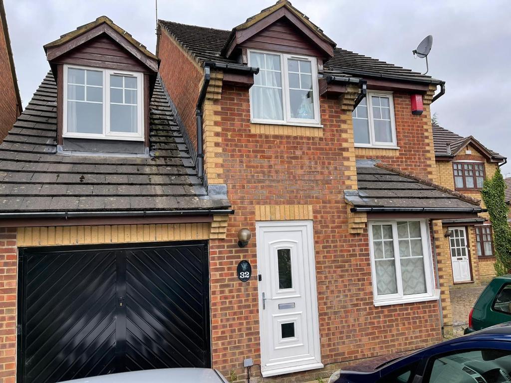 Dunsford Close, Old Town, Swindon, Wiltshire, SN1 4PN 4 bed detached