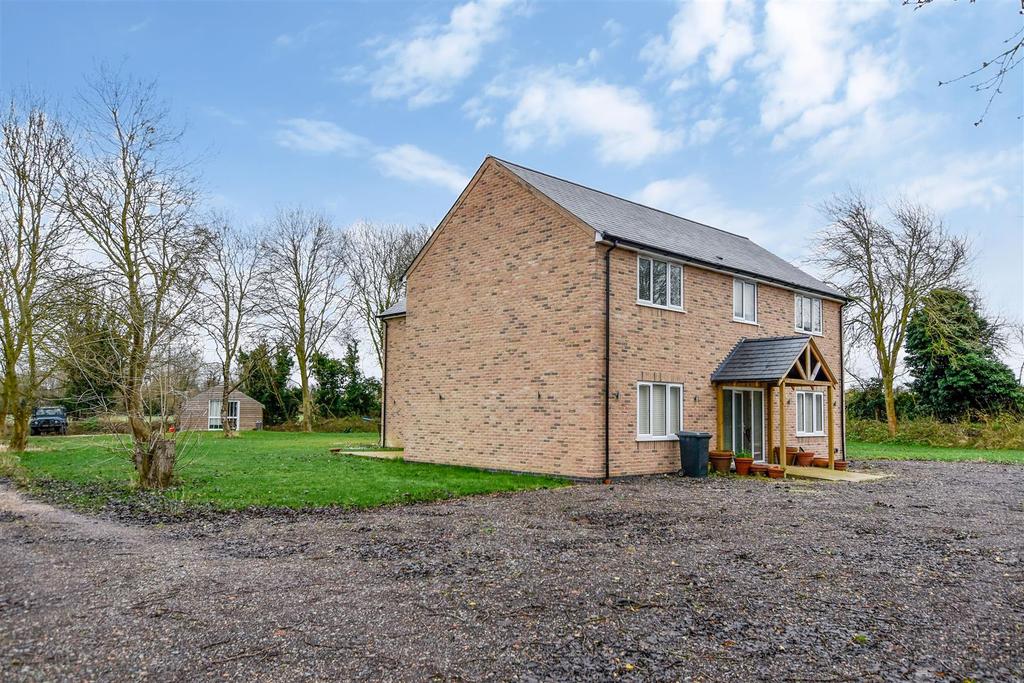 Reach Road, Burwell, CB25 0AH 4 bed detached house £2,000 pcm (£462 pw)