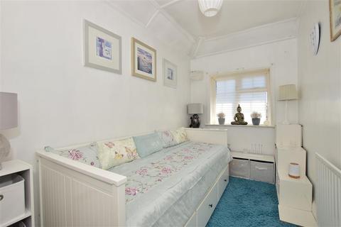 10 Barrow Grove, Sittingbourne, ME10 1LB