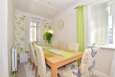 10 Barrow Grove, Sittingbourne, ME10 1LB