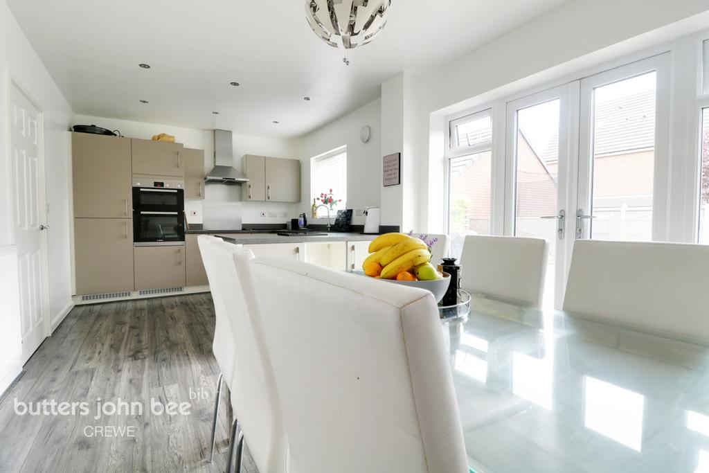 Gordon Geddes Way, Crewe 4 bed detached house £260,000