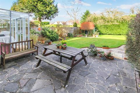 54 Burses Way, Hutton, Brentwood, CM13 2PS