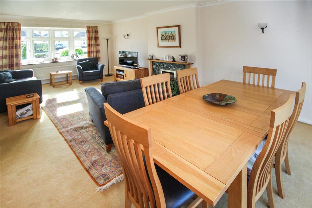 Lounge/ Dining Room