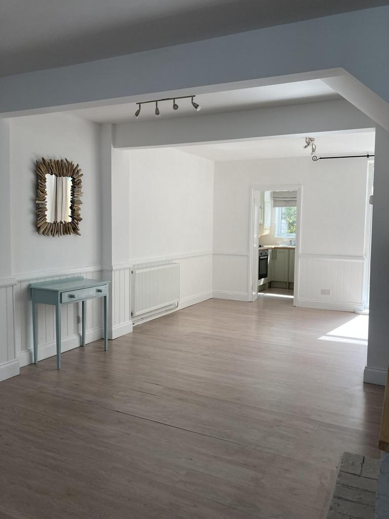Clarendon Road, Broadstairs, CT10 2 bed terraced house £995 pcm (£230 pw)