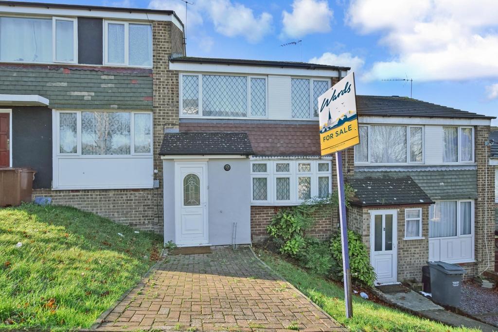 Sundridge Drive Chatham ME5 3 bed terraced house £995 pcm (£230 pw)
