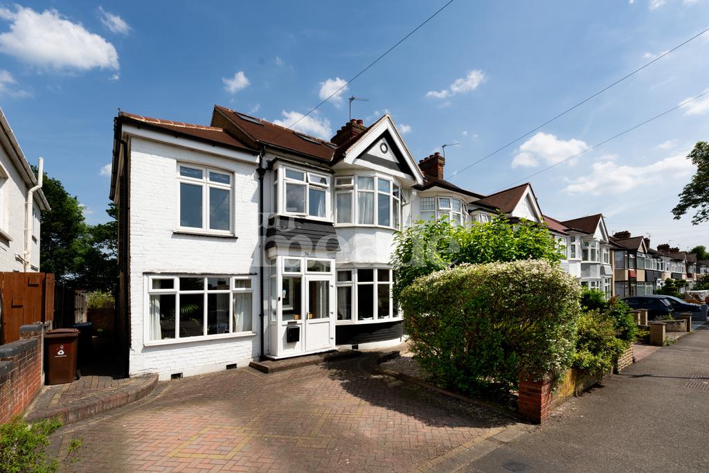 Woodside Gardens, Chingford, E4 5 bed end of terrace house £725,000