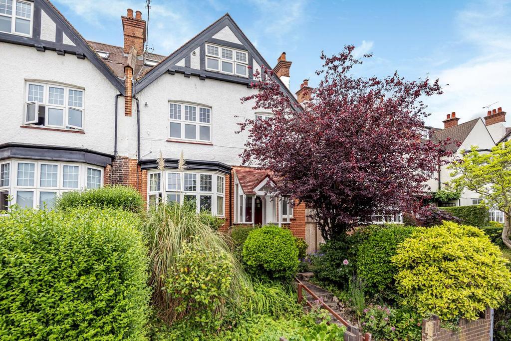 Creighton Avenue, Muswell Hill 3 bed flat £725,000