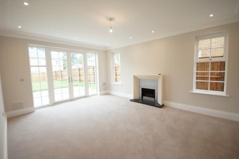 4 bedroom detached house to rent, Grange Walk, Littlewick Green, SL6