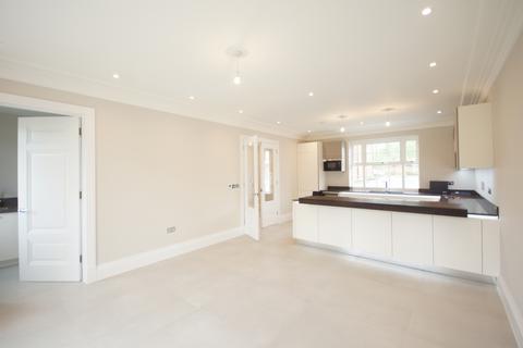 4 bedroom detached house to rent, Grange Walk, Littlewick Green, SL6