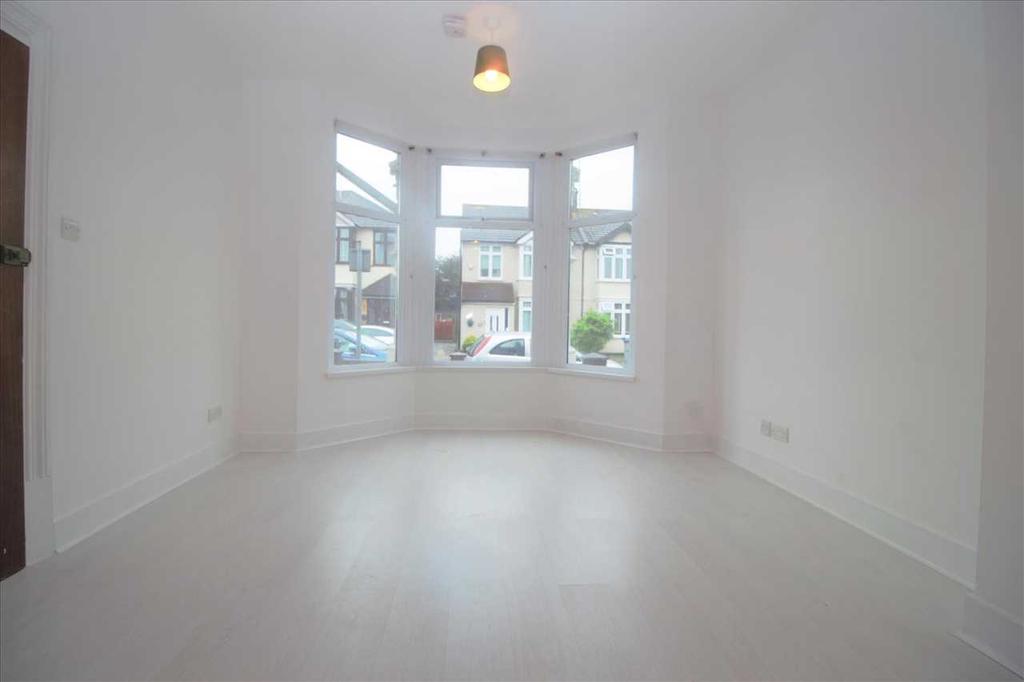 Clydesdale Road, Hornchurch 1 bed apartment £775 pcm (£179 pw)