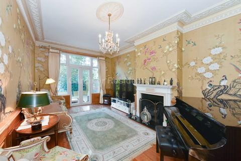 9 Layer Gardens, London, W3 9PR