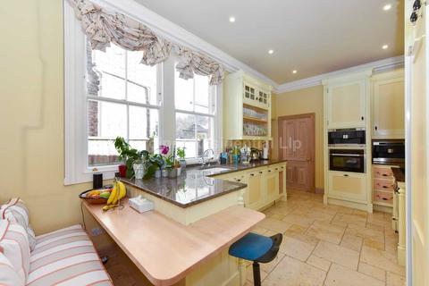 9 Layer Gardens, London, W3 9PR