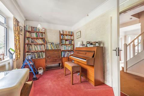 Dunmar Egley Road, Woking, GU22 0DE