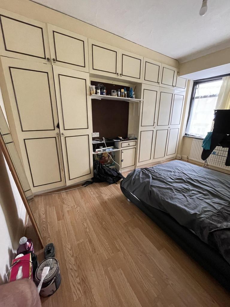 Specious 4 bedroom house to rent in hounslow