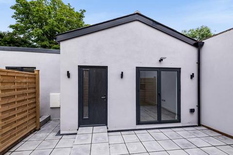 28c Durham Road, London, SW20 0TW