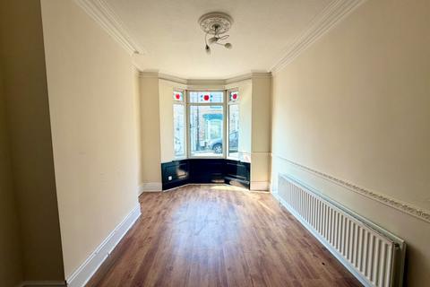 2 bedroom terraced house to rent, Princes Street, Bishop Auckland