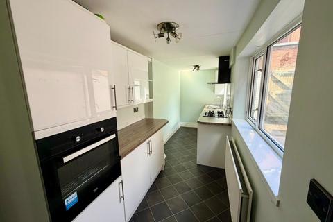 2 bedroom terraced house to rent, Princes Street, Bishop Auckland
